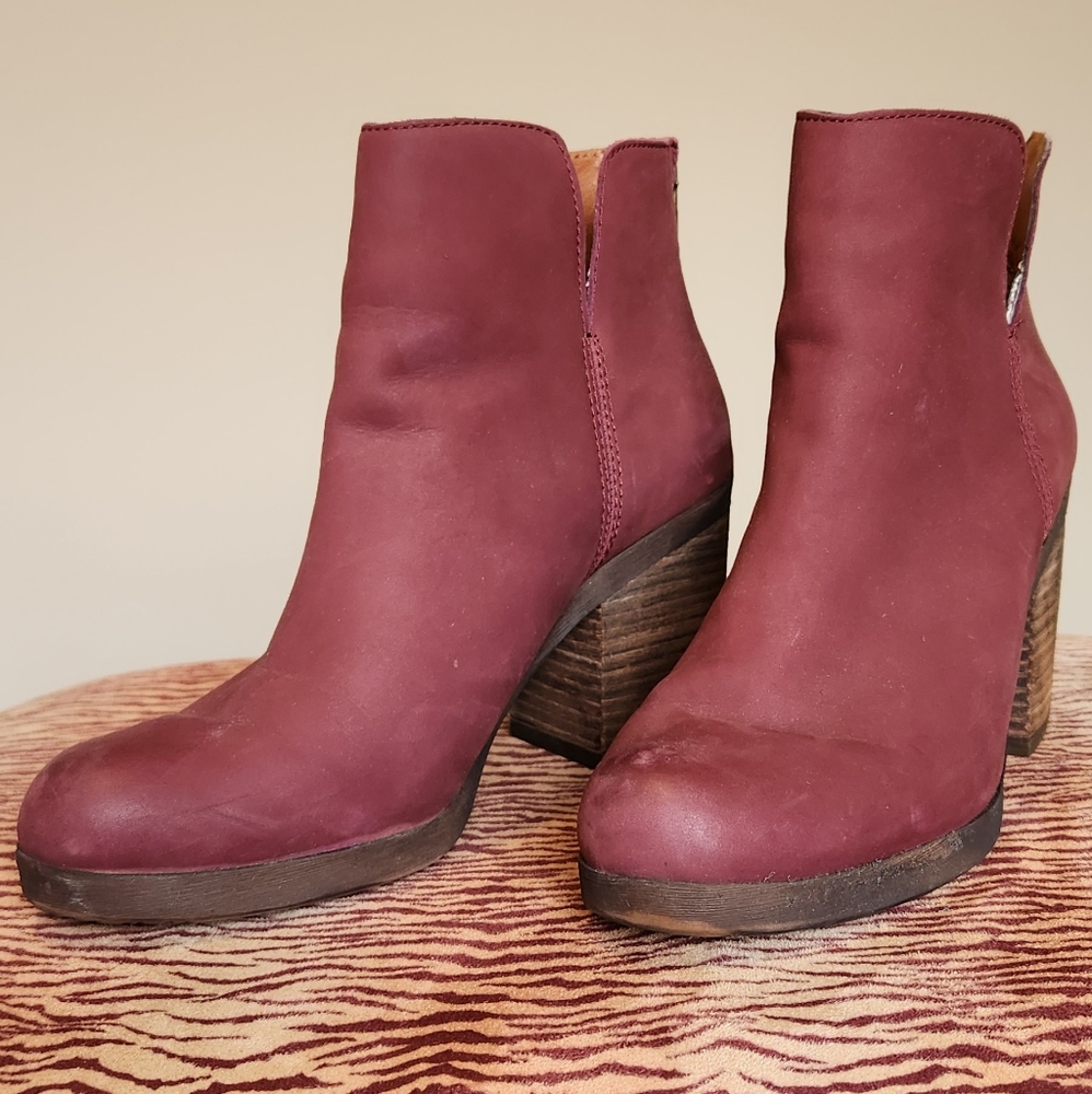 Block heel nubuck booties